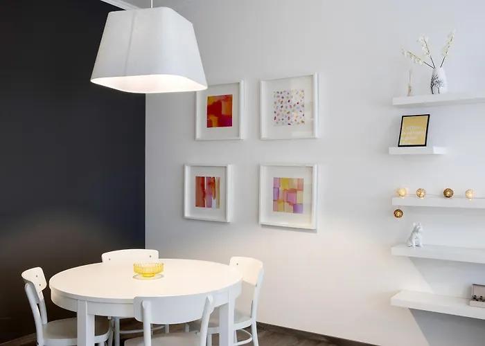 Sunny Apartment In Old Riga